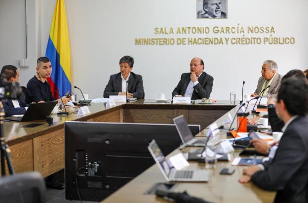 Gobierno y sector financiero firman acuerdo para aliviar a damnificados por inundaciones en el Caribe