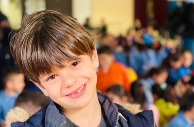 fotografía del niño que fue bombardeado en Líbano