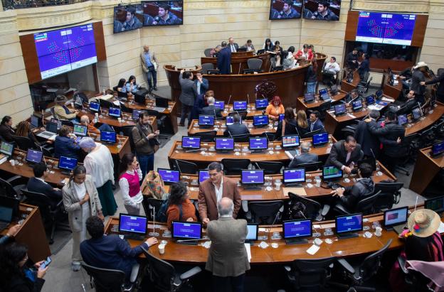 Pacto Histórico es el único partido con mayoría de mujeres, concentrando el 43,3 % de las senadoras electas