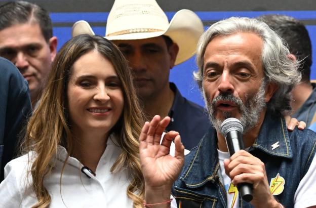Paloma Valencia y Juan Daniel Oviedo. / Foto: AFP.