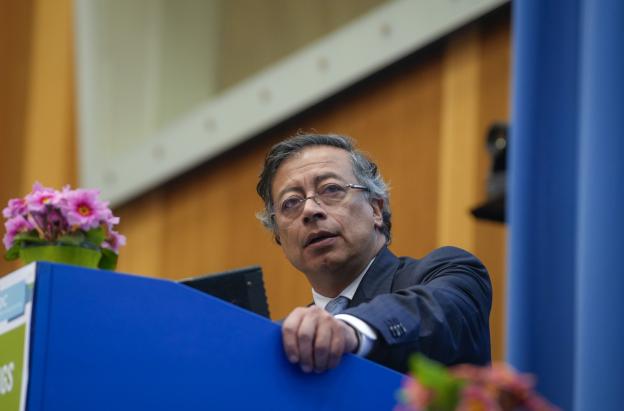 Petro denuncia fraude electoral y exige investigar a jurados de votación ante la Fiscalía