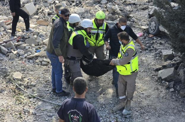  Sube a más de 300 el balance de muertos en Líbano por bombardeos israelíes del miércoles