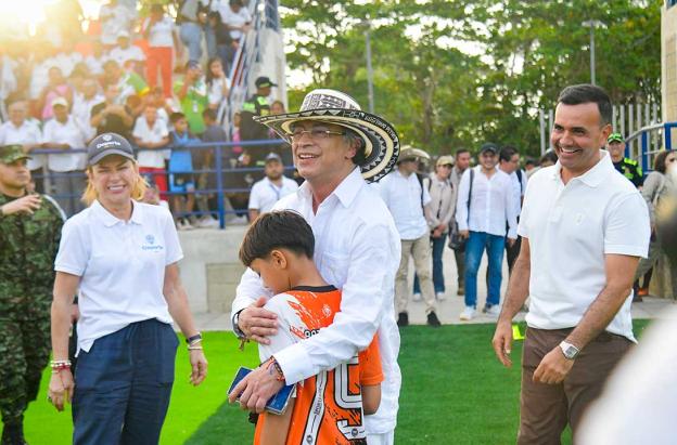 Petro entrega obras educativas en Córdoba y anuncia recuperación de la Ciénaga Grande