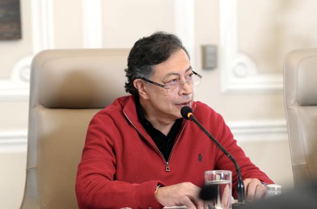 Presidente Petro señala a las EPS privadas de acaparar medicamentos y frenar la reforma a la salud