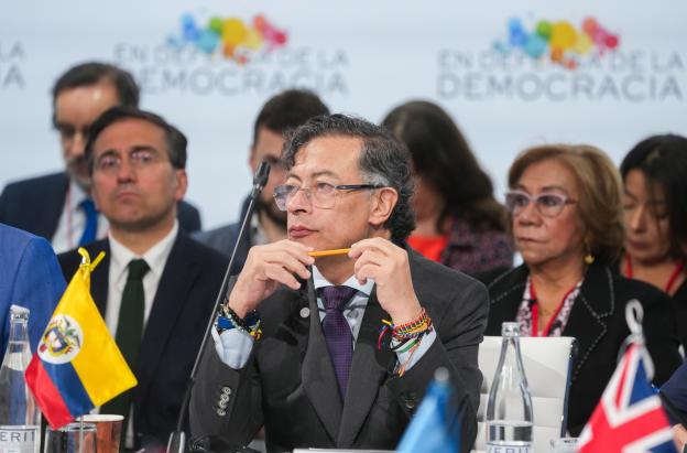 Barcelona: Petro instó a la acción en defensa de la democracia.