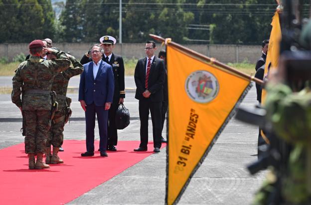 Gral. Guatibonza desmiente versiones sobre visita de Petro a Manta