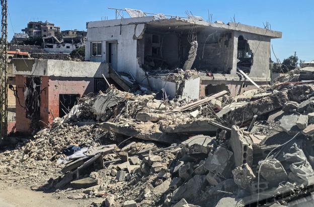 Israel destruye viviendas en Líbano, según autoridades