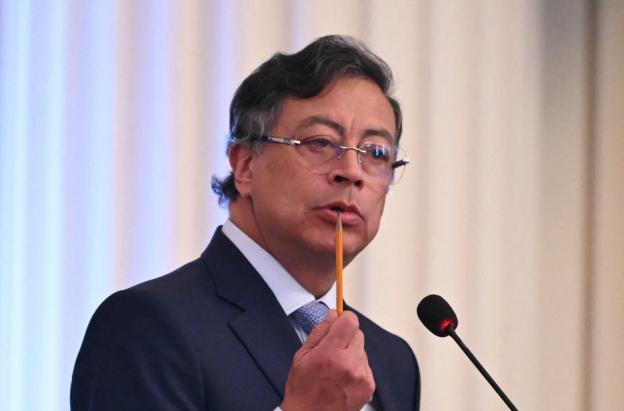 "Me opongo a que acaben la vida y hago política la ciencia": Petro.