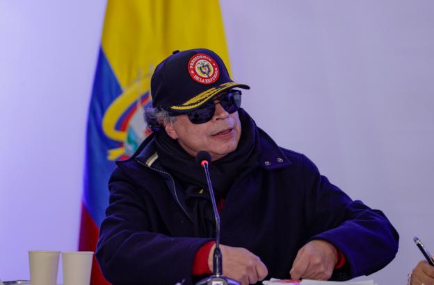 Noboa le está entregando la frontera a la mafia: Petro sobre Ecuador.