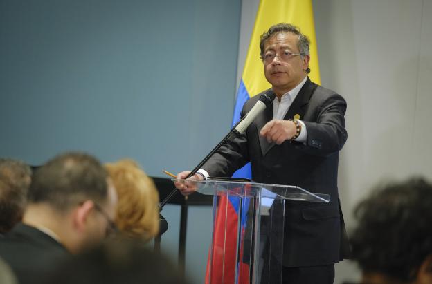 Presidente defiende su política antidrogas y cuestiona la de Duque