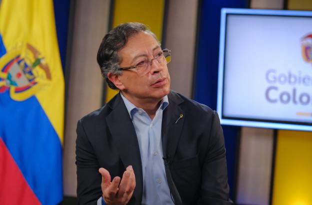 Petro denuncia que Thomas Greg & Sons no ha entregado las claves de los pasaportes ya expedidos