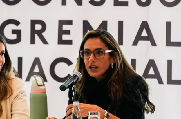 Petro critica a Acolgen por pedir suspender emergencia económica.