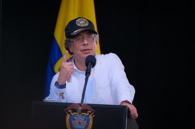 Petro dice que paro nacional catastral defiende terratenientes