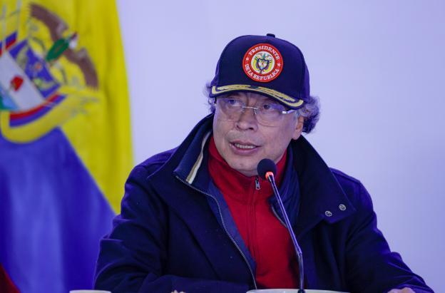 Petro ordena desbloquear carreteras en paro del impuesto predial.