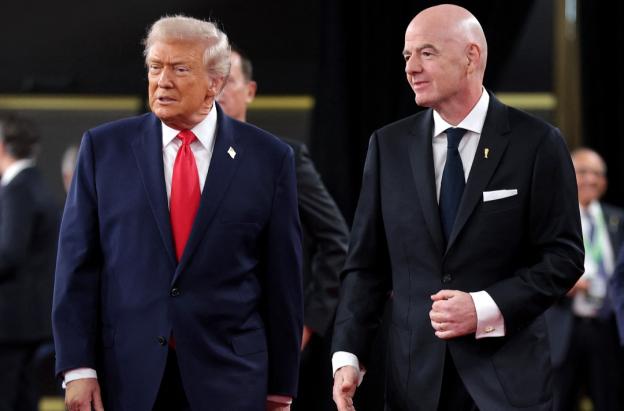 Trump y Gianni Infantino. / Foto: AFP.