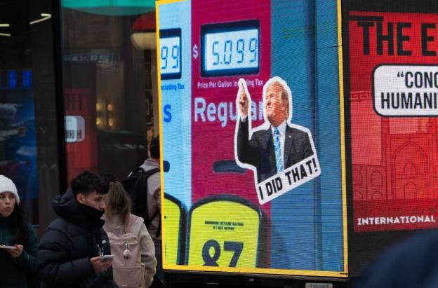 Trump y el precio de la gasolina. / Foto: AFP.