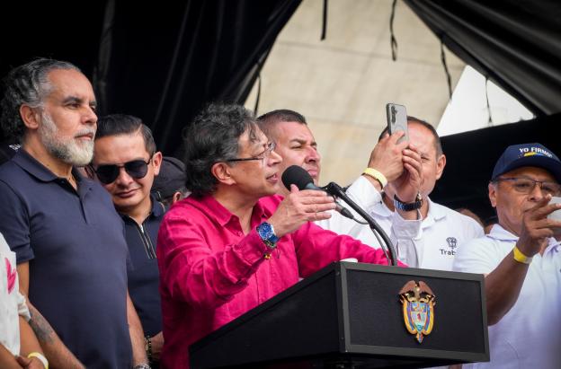 Petro defiende asamblea nacional constituyente en Colombia