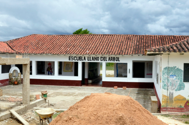 primer plano de una escuela rural