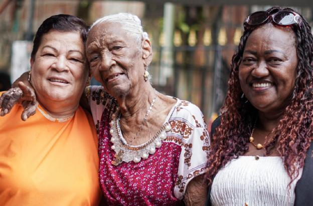 Día de la madre en Colombia: cuidar también es trabajo, un salario mínimo vital para ellas