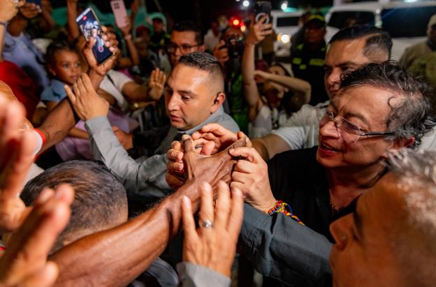 Petro supera el 50 % de imagen positiva en encuesta reciente