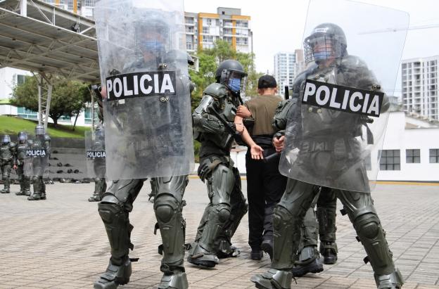 Policía no podrá disparar para defender bienes materiales, solo para salvar vidas