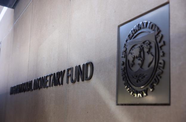 Argentina alcanza récord de deuda externa; Colombia paga deuda con FMI