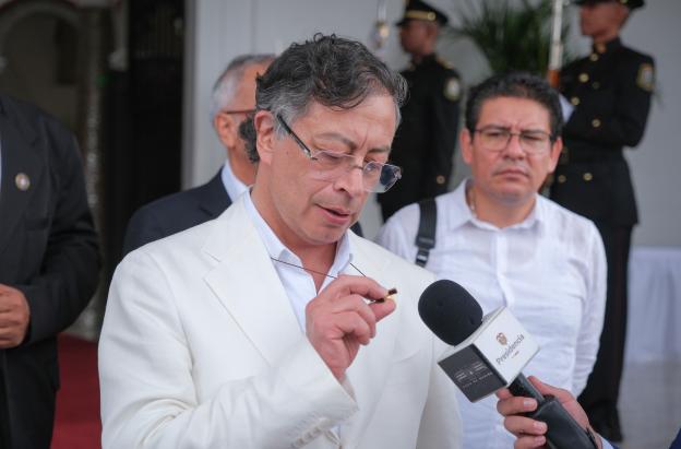 "Cambiarán la política del amor por la vendetta": Petro