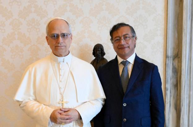 Petro con el papa León XIV. / Foto: AFP.