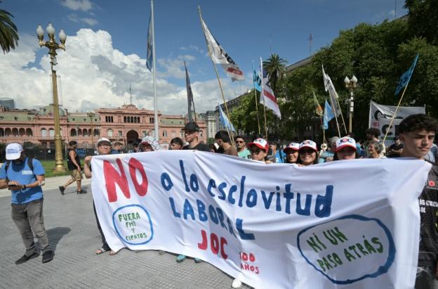 Derechos de trabajadores vulnerados. / Foto: AFP.
