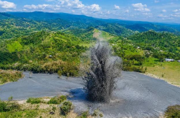 Autoridades confirman que no hubo pérdidas humanas tras erupción de volcán de lodo en Urabá