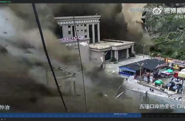 Tragedia en Nepal más de 90 muertos y cientos de desaparecidos tras devastadora inundación en la frontera con China