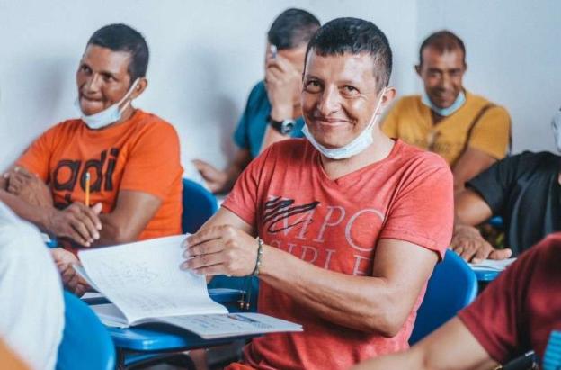 Más allá de las letras: el reto de alfabetizar a millones de colombianos