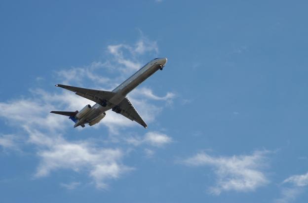 Piloto apuñala a su compañero durante un vuelo a Tel Aviv y obliga aterrizaje de emergencia