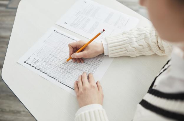 PISA 2025: Colombia retrocede en lectura y se estanca en matemáticas, lejos de la OCDE 