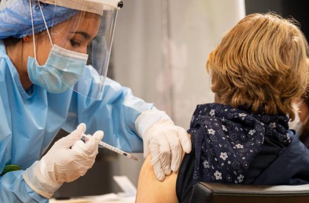 Cómo saber si usted o sus hijos tienen las vacunas al día