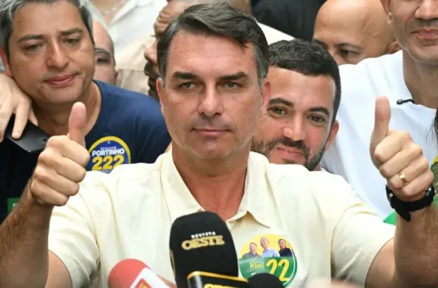 Flávio Bolsonaro aventaja a Lula y ambos disputarán la segunda vuelta en Brasil