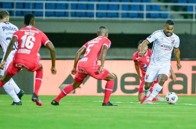 america-paranaense-colprensa.jpg