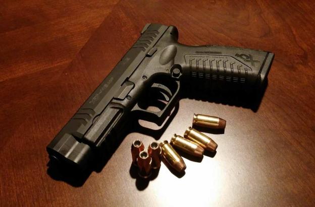 handgun-231696_1280-1.jpg
