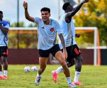 Luis Díaz entrena en EE.UU. Ilustra nota sobre debut de Colombia en Copa América.