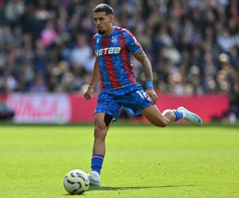 Daniel Muñoz lesionado en el Crystal Palace. / Foto: AFP.
