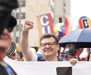 Los detractores de Hollman Morris, en el gremio, publican "la denuncia" sin confrontar si representa un estado de las cosas en la entidad o simplemente la voz de una persona inconforme. / Foto: RTVC.