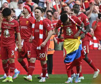 Con Luis Díaz como titular, el Liverpool vence al Tottenham y se consagra campeón de la Premier League