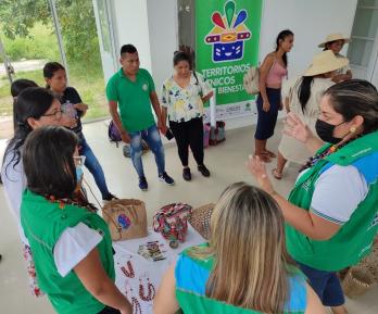 Madres comunitarias realizando su lábor en los territorios