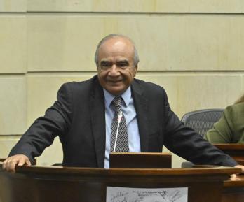 El jurista, nacido en Guacarí (Valle del Cauca), fue postulado por el presidente Gustavo Petro y reemplazará a la magistrada Cristina Pardo. / Foto: Senado de la República.