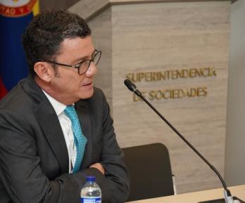 Billy Escobar, superintendente de sociedades.