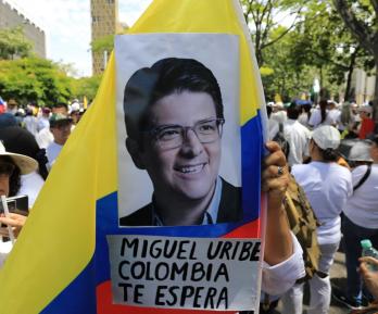 Foto de Miguel Uribe en una marcha.