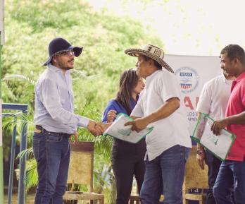 Avanza en la Reforma Agraria con entrega de tierras a comunidades desplazadas