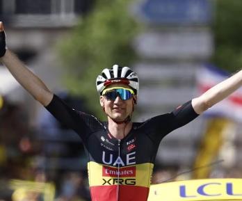 Tim Wellens se quedó con la etapa 15 del Tour y completó el trébol en las tres grandes