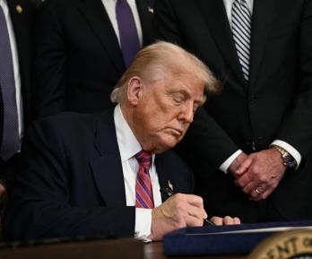 Trump cae en las encuestas sobre política de migración. / Foto: AFP.