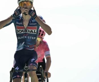 El mítico Mont Ventoux fue para el francés Valentin Paret-Peintre
